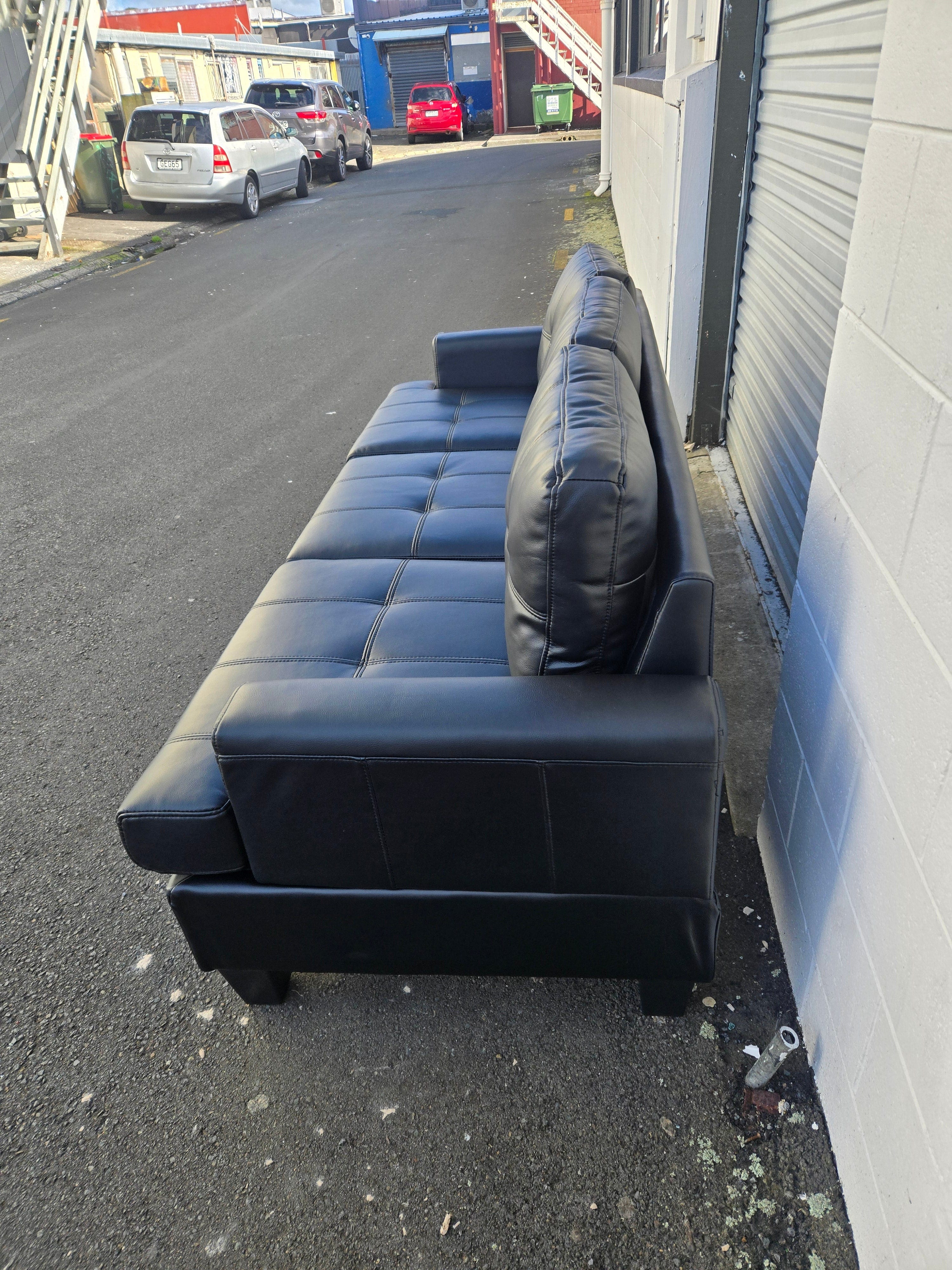 BroDeals 3 seater Sofa Knollwood 3 Seater Faux Leather Sofa - Black